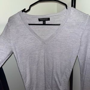 BANANA REPUBLIC V NECK SWEATER
